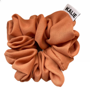 Scrunchie Mevana en mousseline de soie